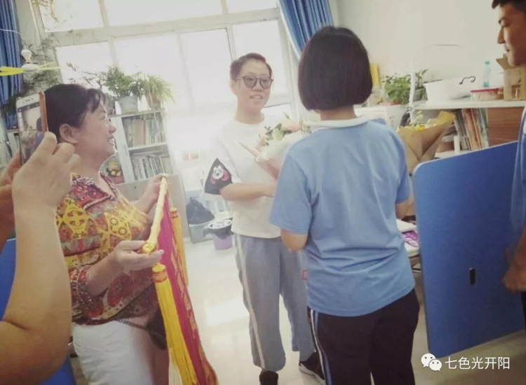 教师节最好的礼物——七色光开阳中学荣获“2018年度优秀民办学校”荣誉称号