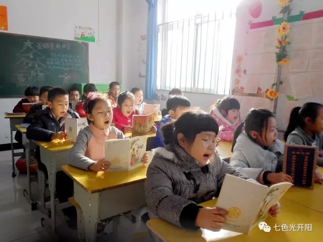 让书香弥漫校园，让诗意浸润心灵——七色光第一小学举办“我爱古诗词”比赛