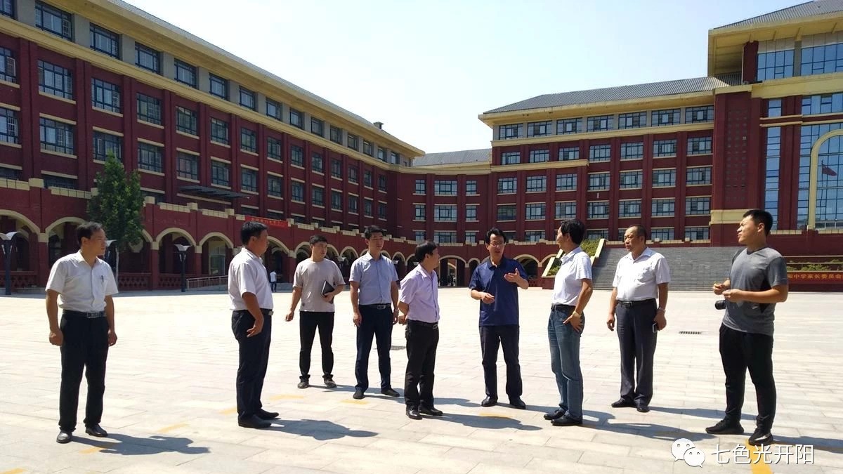 邯郸经开区文教局石俊亭局长到开阳中学视察指导