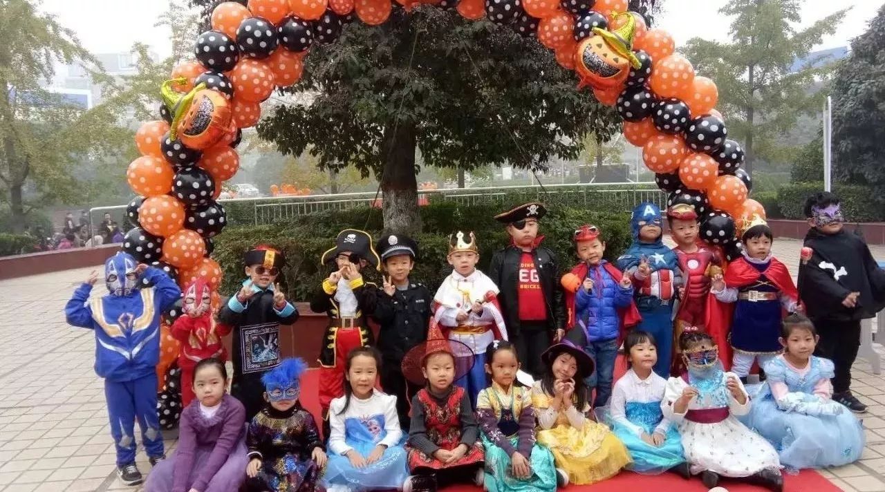 七色光开阳幼小衔接学校举办“万圣节亲子游园会” 七色光开阳幼小衔接学校举办“万圣节亲子游园会”