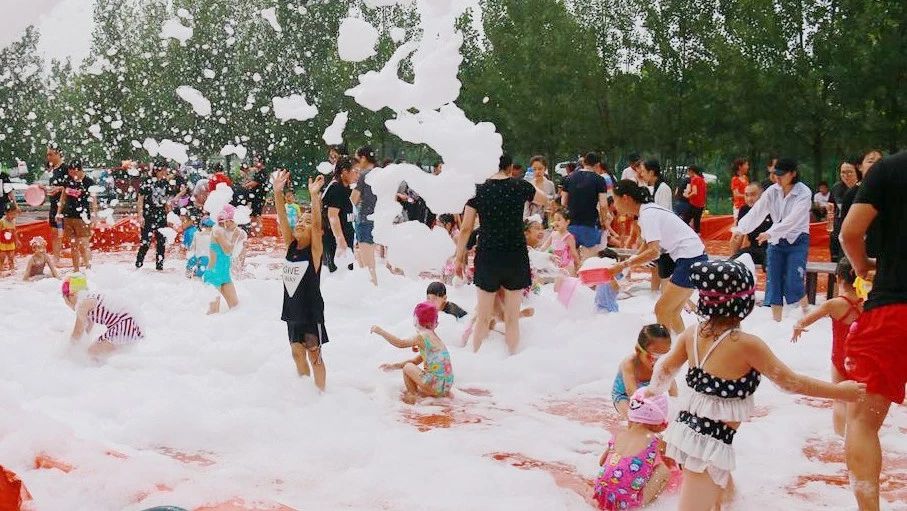 “清凉一夏，奇幻泡沫狂！”——七色光开阳四季青园的快乐时光