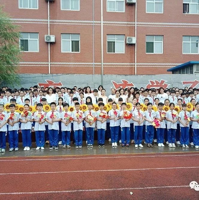 难忘的时光　七彩的回忆——记七色光第一小学毕业活动