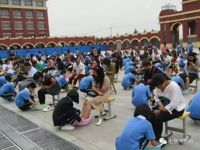 寸心报得三春晖——七色光开阳中学母亲节感恩活动别开生面