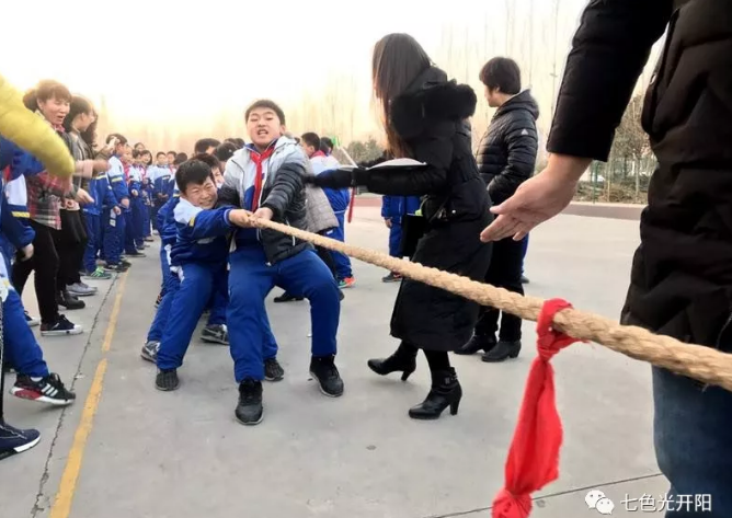 运动健康，凝聚你我——记七色光第一小学第四届拔河比赛