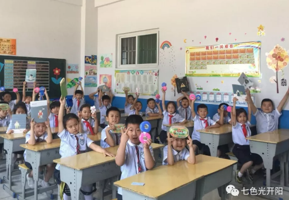 多彩校园　记忆留夏——七色光第一小学开展庆六一游园活动