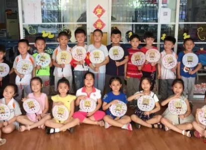 七色光学前班“庆六一”活动——手绘扇子