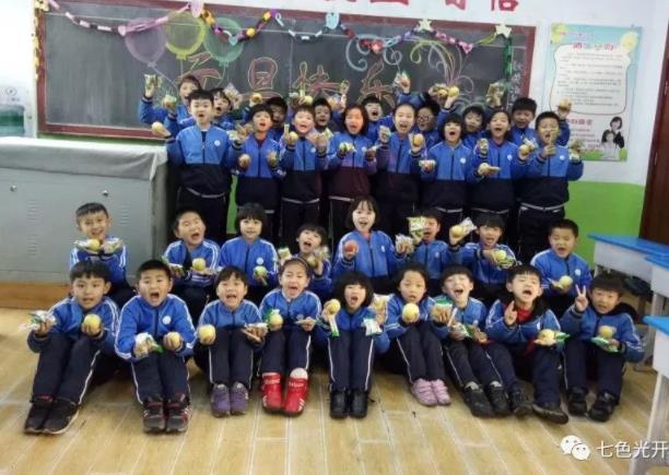 欢聚一堂庆元旦　朝气蓬勃迎新年——七色光开阳第三小学举办元旦联欢