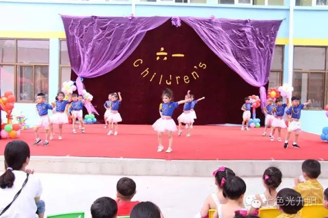 关于《七色光成安关东园隆重举办庆六一“children’s day”文艺汇演》一文的更正说明