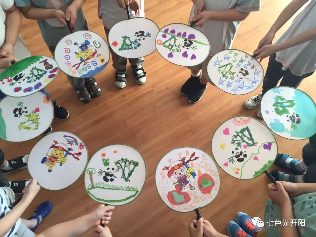 七色光学前班“庆六一”活动——手绘扇子