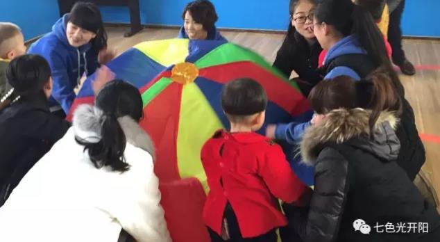 过大年，快来看看七色光幼儿园关东园在干嘛？