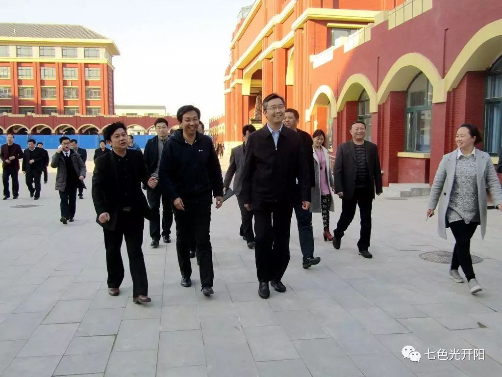 邯郸经济技术开发区党工委副书记、管委会主任王现坤一行视察开阳中学