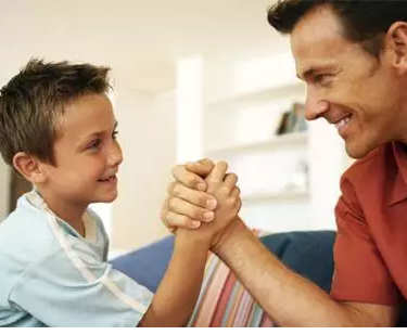 培养男孩坚持这个4个原则，长大肯定了不起！