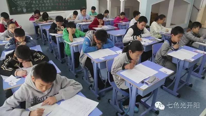 七色光开阳中学小升初招生迎来万人统考