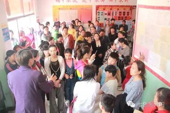 七色光开阳中学迎来家长参观高峰