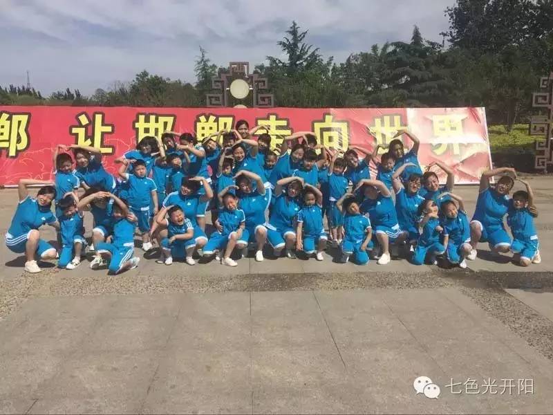 七色光幼小衔接学校亲子队参演 “2016（我爱你中国）旗袍文化节主题展示活动”