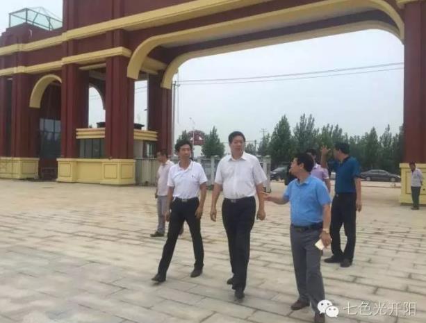 邯郸县县委常委、常务副县长张才芳，现代农业园区常务副主任张胜杰一行莅临七色光开阳中学视察指导
