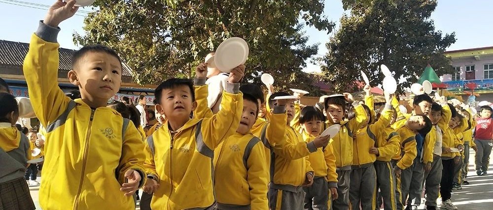 温馨亲子情，畅游军旅梦——七色光开阳幼儿园关东园第八届亲子运动会