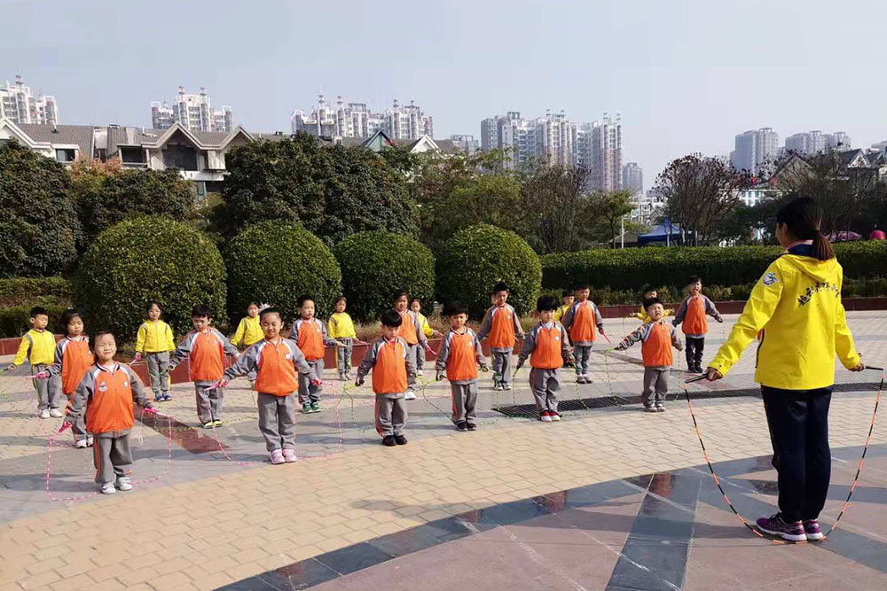 绳彩飞扬——七色光开阳幼儿园连城园（学前班）2018级新生跳绳比赛