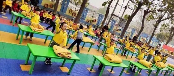 “我是生活小能手”——七色光开阳有所为园组织生活技能大比拼活动