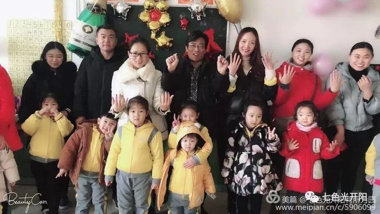 今天，七色光开阳有所为园的孩子们“职业体验馆”里迎新年！