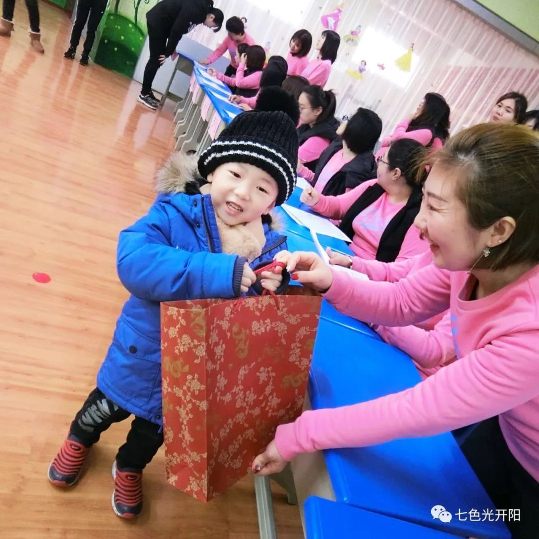 爱的礼物，心的祝福——七色光开阳连城园新年送祝福啦！