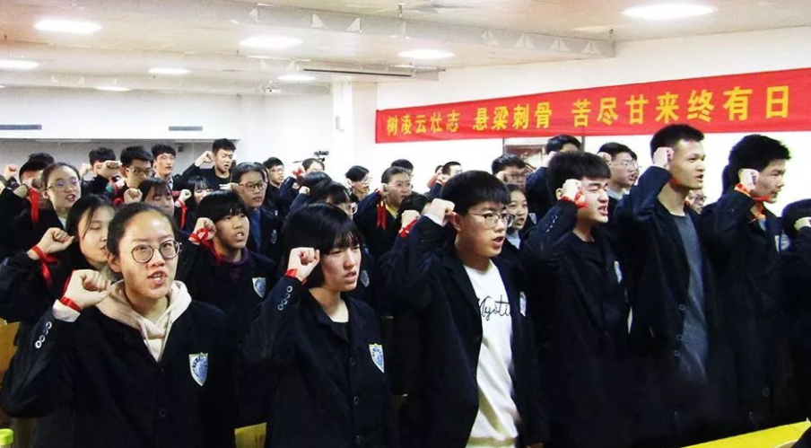 七色光开阳高中吹响2019年高考冲锋号暨2019年高考百日誓师大会