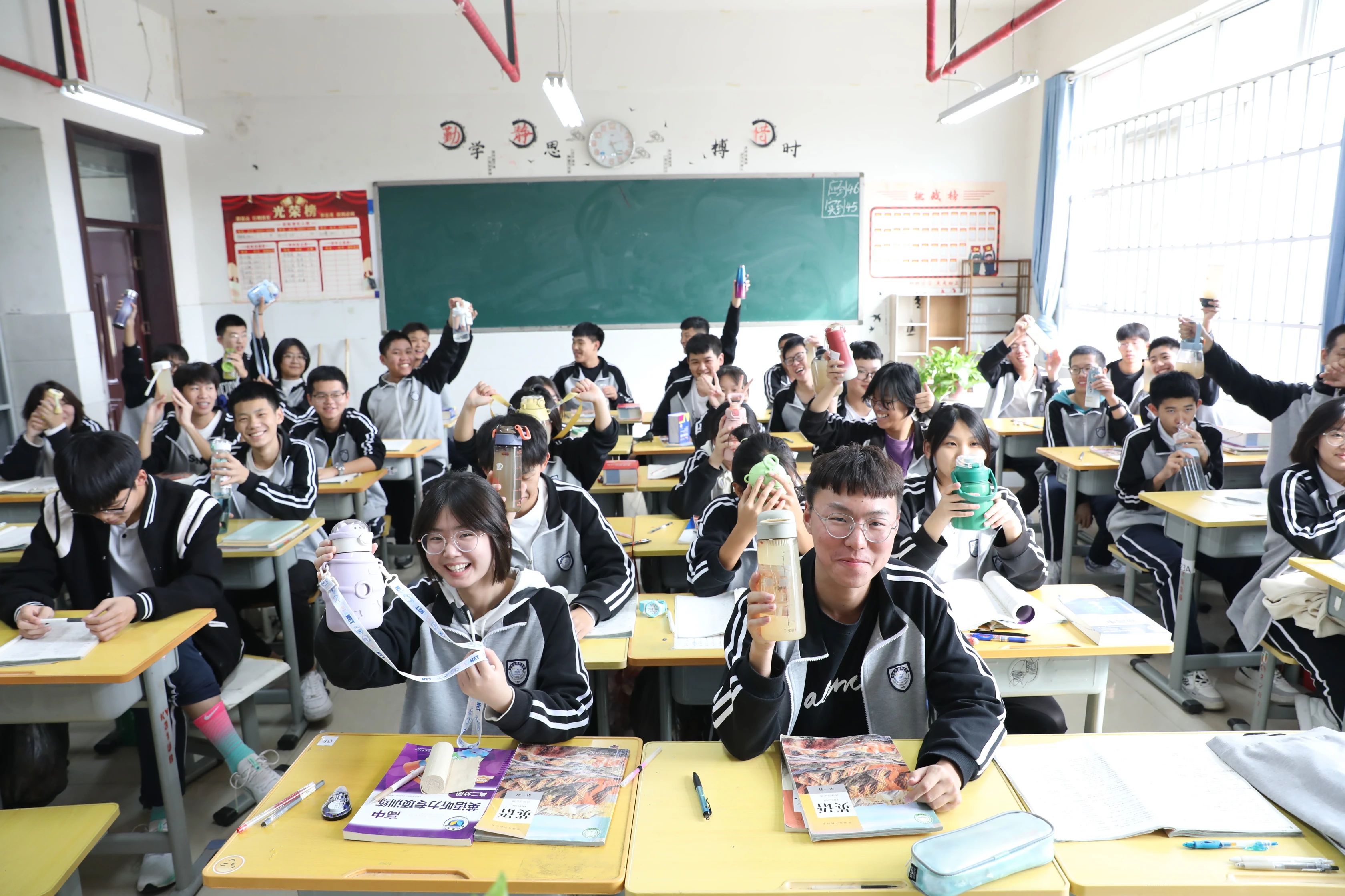 【杯杯雪梨水，浓浓关怀情】开阳中学送上秋天的第一杯冰糖雪梨水